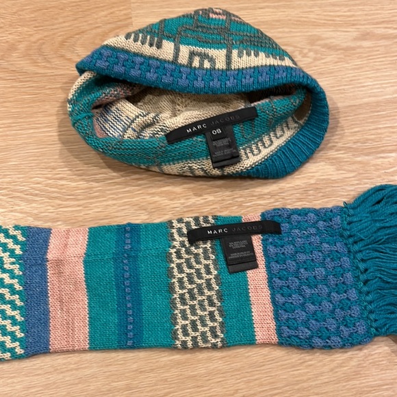 Marc by Marc Jacobs Scarf & Hat Set - Picture 3 of 4